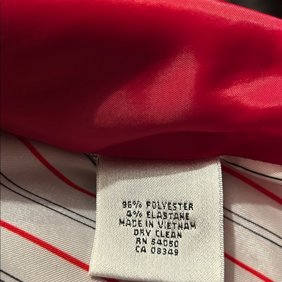 Handcrafted Kiss Coat - Picture 12 of 12